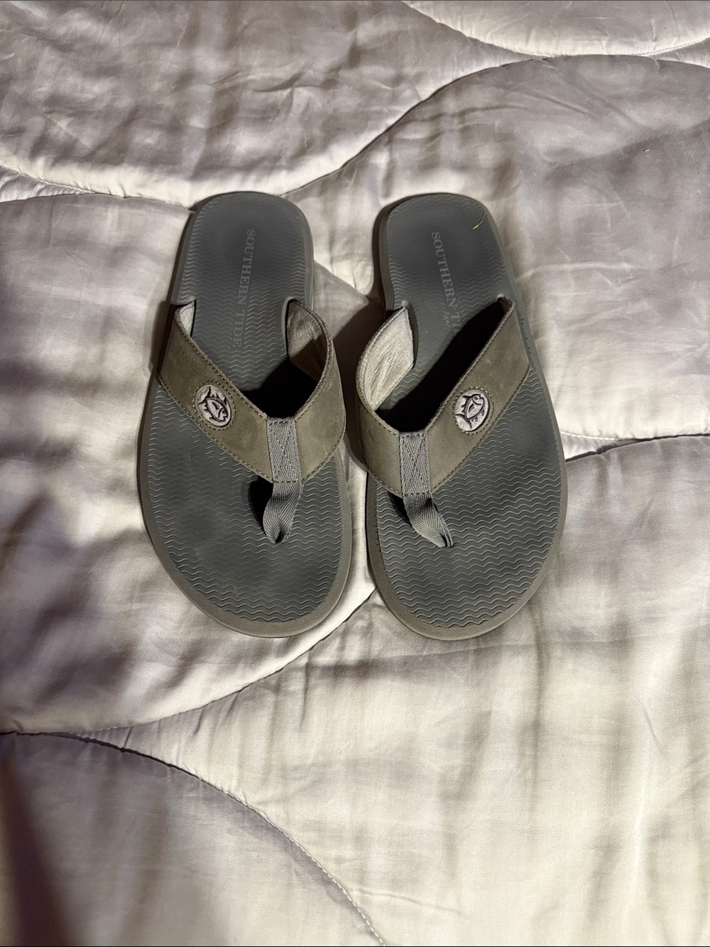 Southern Tide Gray Men’s Flip-Flop Sandals with Logo